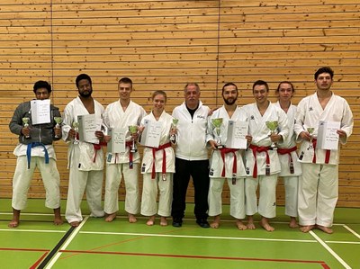 Karate DHM 23 Gruppenbild.jpg